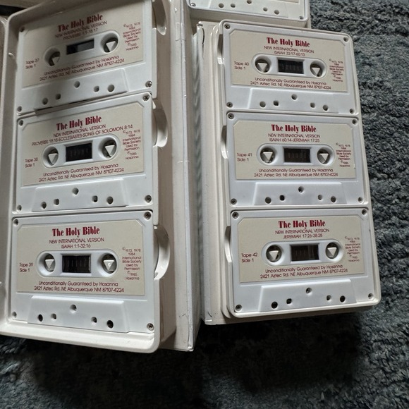 The Holy  Bible New International Version Old testament Tape 1-48 - Picture 7 of 8